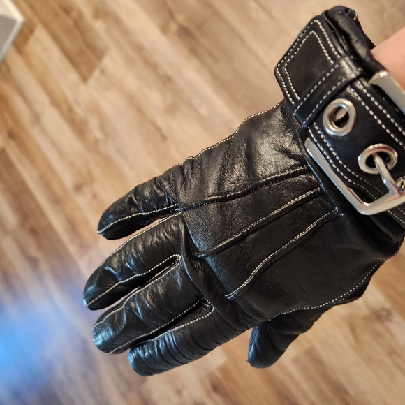 CoachVintage Cashmere lined leather buckle gloves - Picture 2 of 7